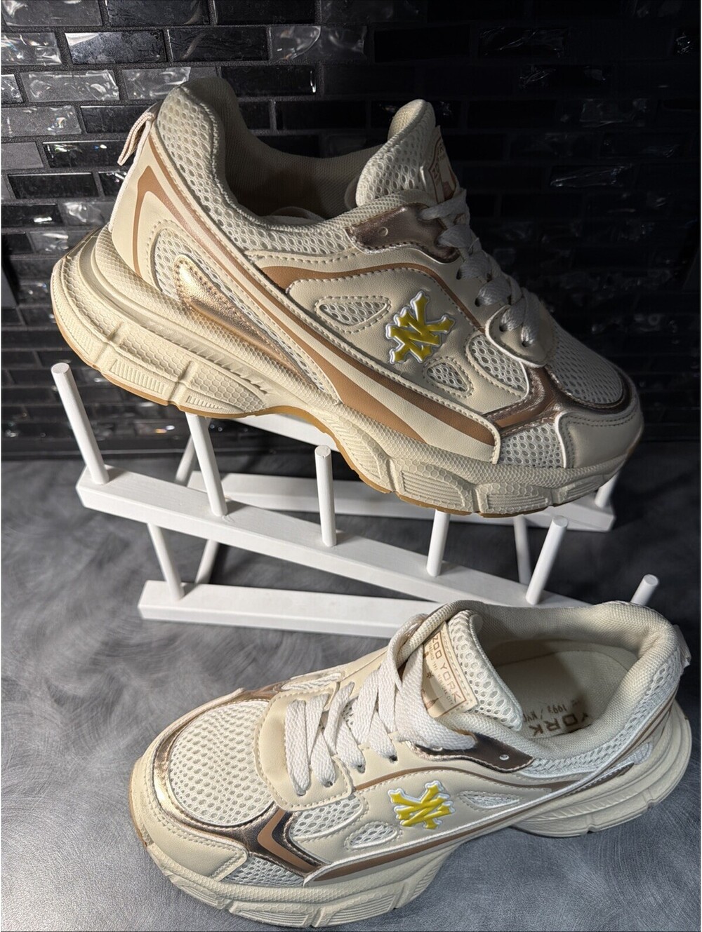 Zoo York COCO sneakers Women’s Size 9 Beige, Cream, Rose Gold
